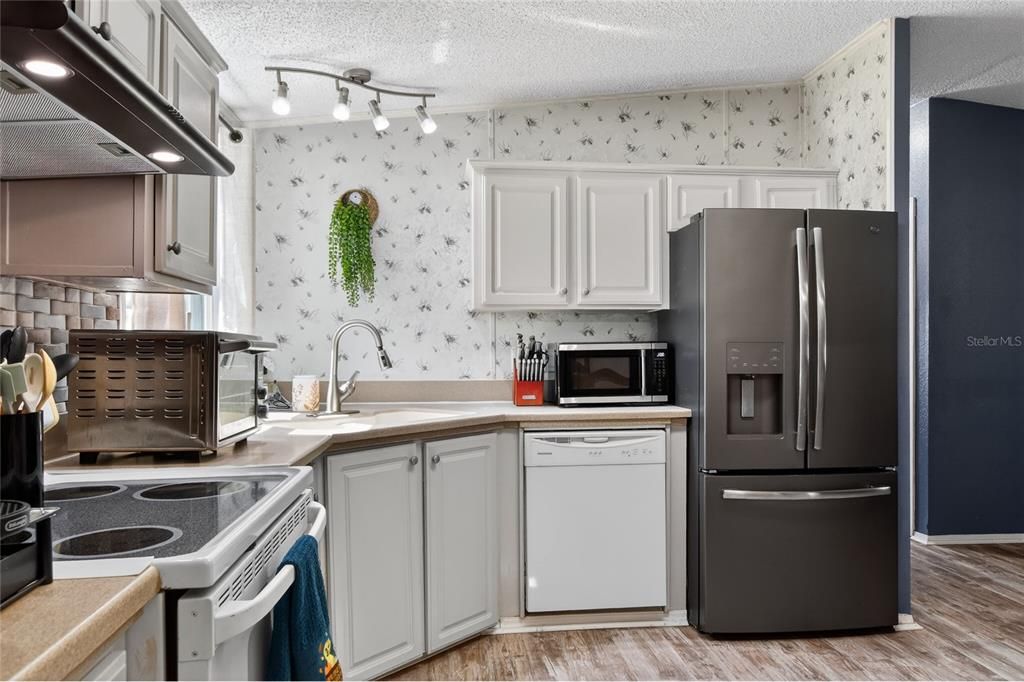 For Sale: $245,000 (3 beds, 2 baths, 1350 Square Feet)