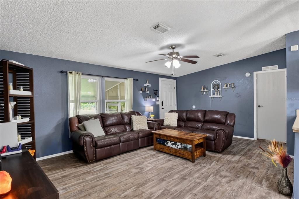 For Sale: $245,000 (3 beds, 2 baths, 1350 Square Feet)