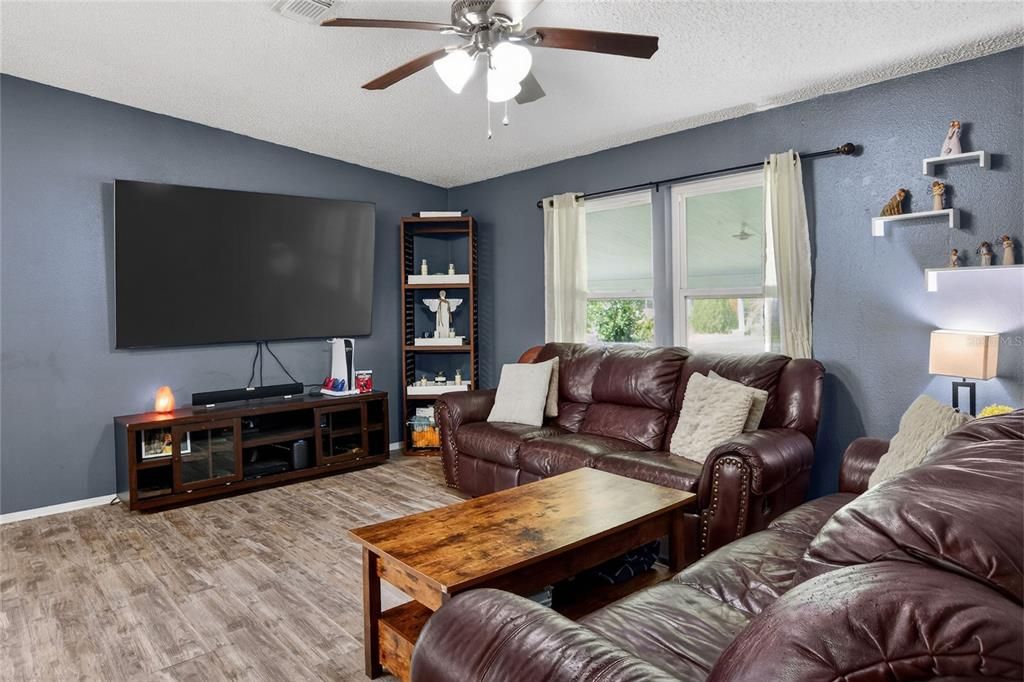 For Sale: $245,000 (3 beds, 2 baths, 1350 Square Feet)