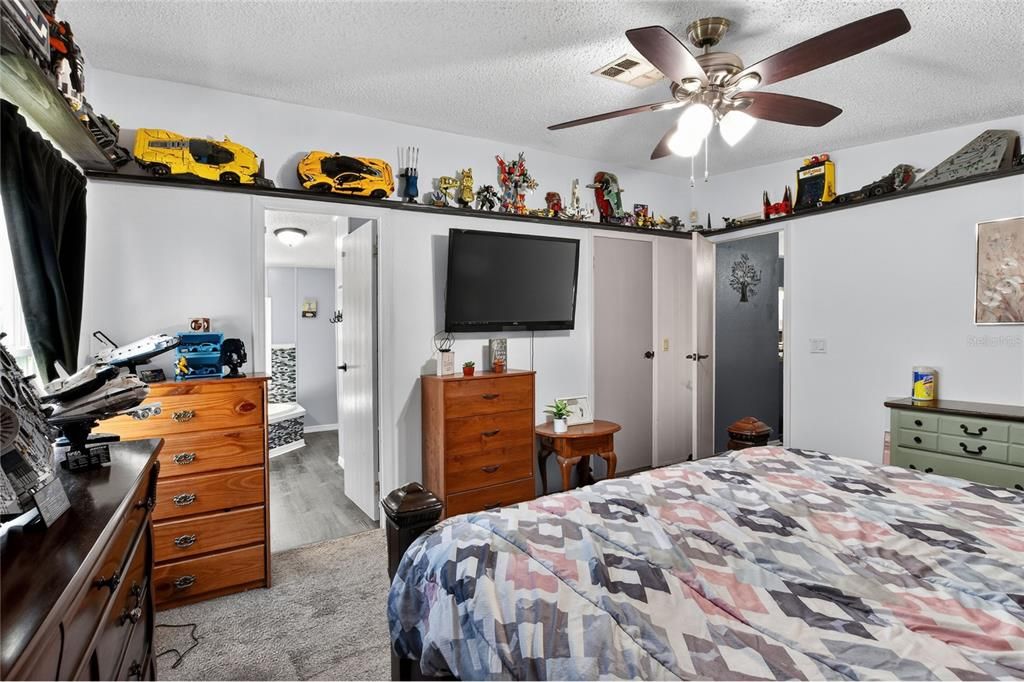For Sale: $245,000 (3 beds, 2 baths, 1350 Square Feet)