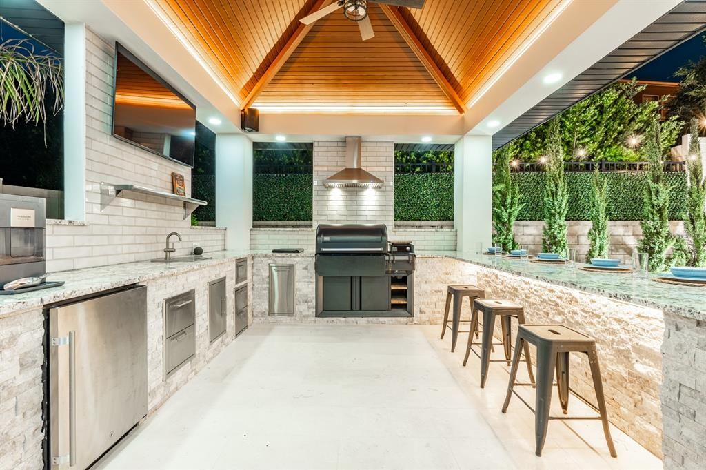 Active With Contract: $925,000 (4 beds, 3 baths, 3163 Square Feet)
