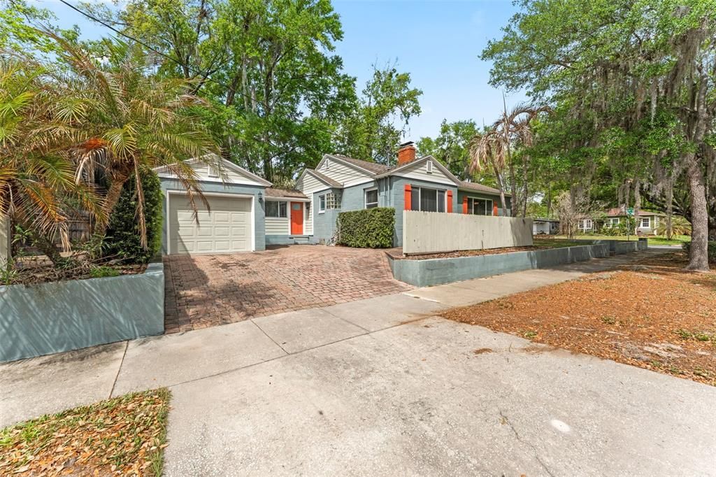 For Sale: $559,000 (2 beds, 1 baths, 1436 Square Feet)