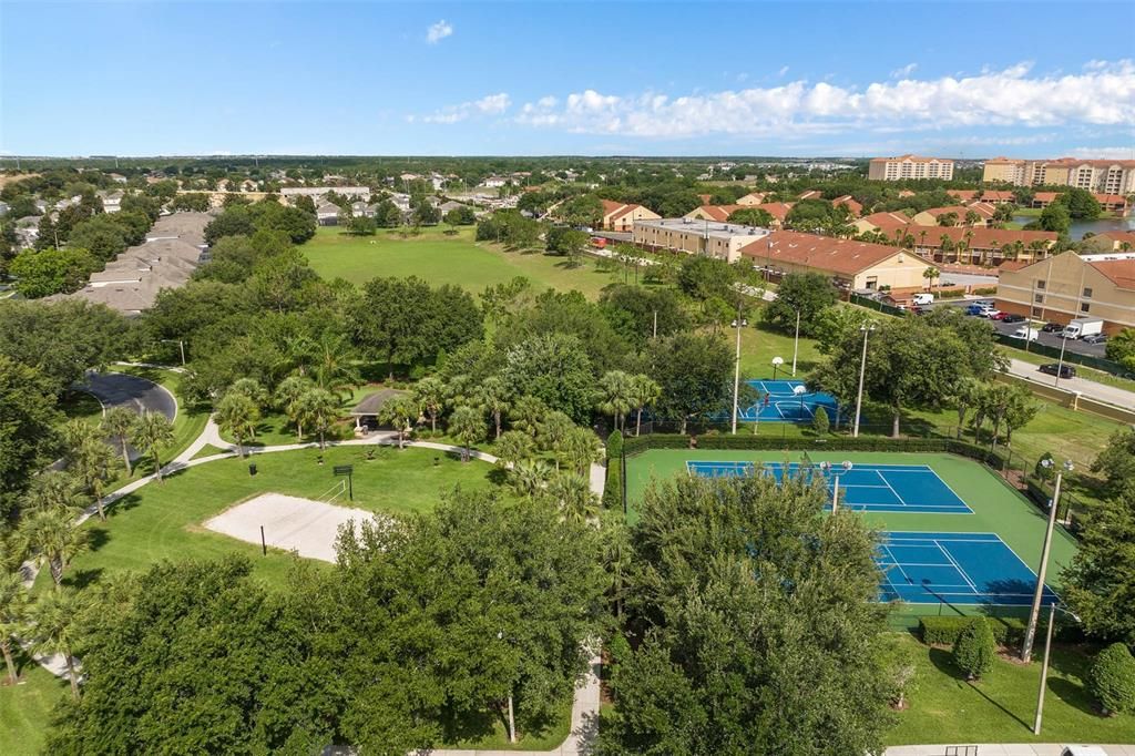 Activo con contrato: $699,000 (6 camas, 4 baños, 2812 Pies cuadrados)