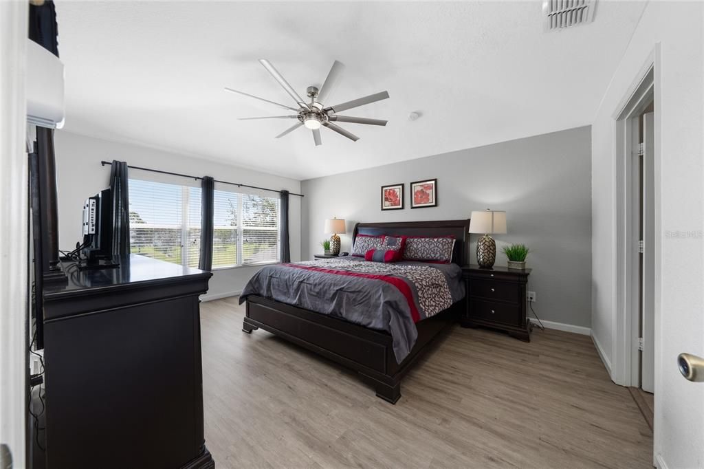 Activo con contrato: $699,000 (6 camas, 4 baños, 2812 Pies cuadrados)