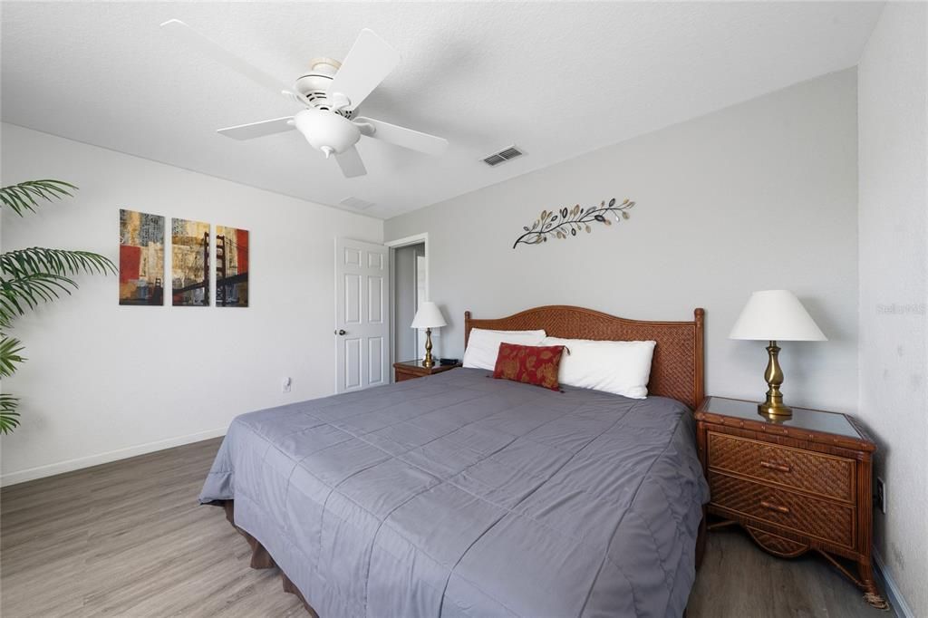 Activo con contrato: $699,000 (6 camas, 4 baños, 2812 Pies cuadrados)