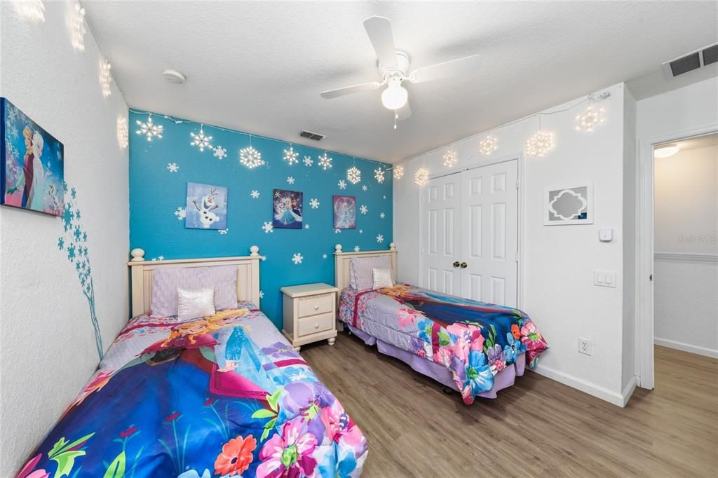 Activo con contrato: $699,000 (6 camas, 4 baños, 2812 Pies cuadrados)