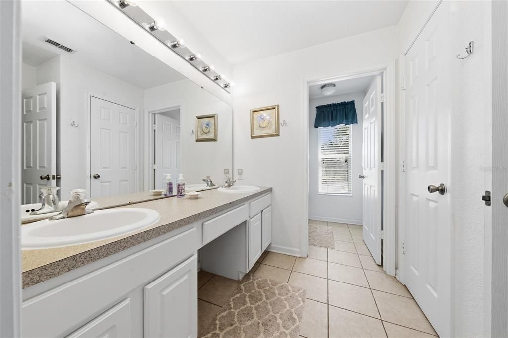 Activo con contrato: $699,000 (6 camas, 4 baños, 2812 Pies cuadrados)
