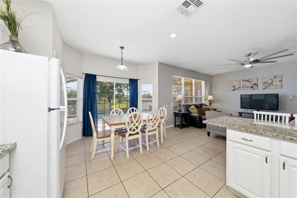 Activo con contrato: $699,000 (6 camas, 4 baños, 2812 Pies cuadrados)
