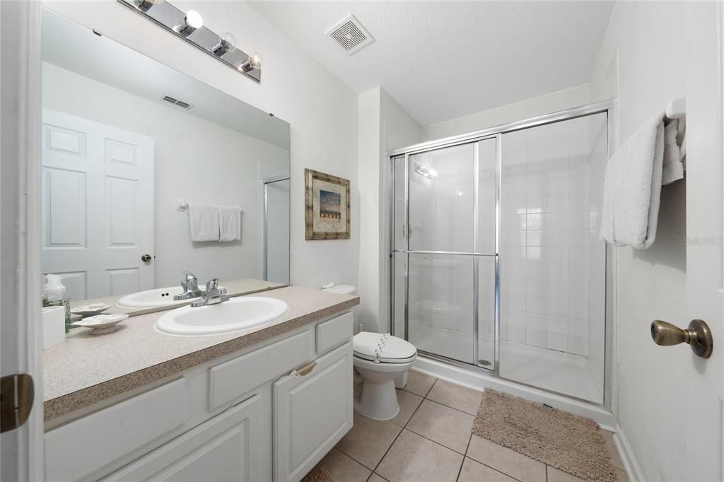 Activo con contrato: $699,000 (6 camas, 4 baños, 2812 Pies cuadrados)