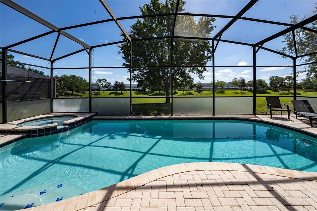 Activo con contrato: $699,000 (6 camas, 4 baños, 2812 Pies cuadrados)