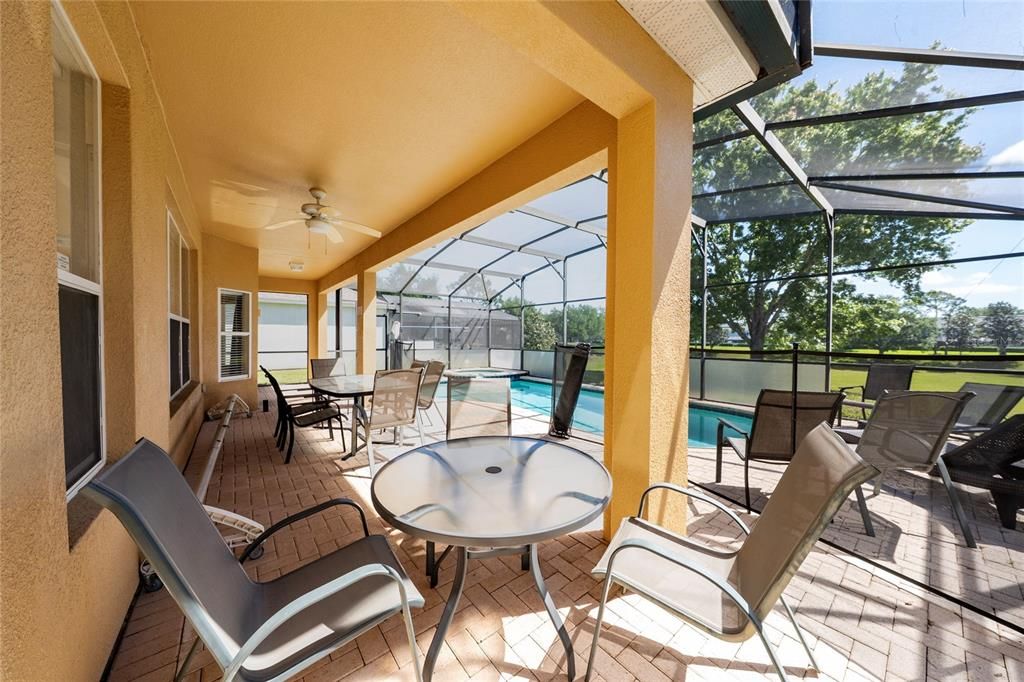Activo con contrato: $699,000 (6 camas, 4 baños, 2812 Pies cuadrados)