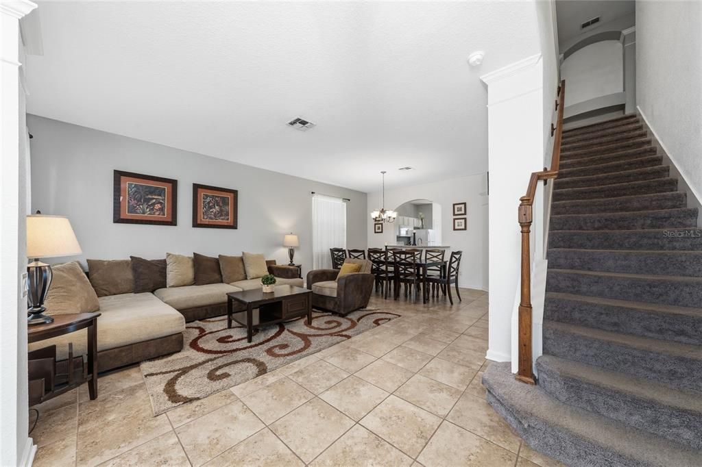 Activo con contrato: $699,000 (6 camas, 4 baños, 2812 Pies cuadrados)