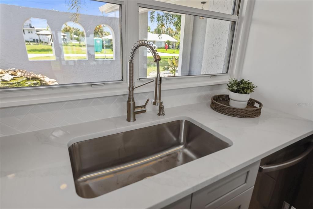 En Venta: $775,000 (3 camas, 2 baños, 2280 Pies cuadrados)