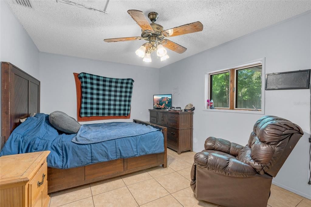For Sale: $249,000 (3 beds, 1 baths, 2006 Square Feet)