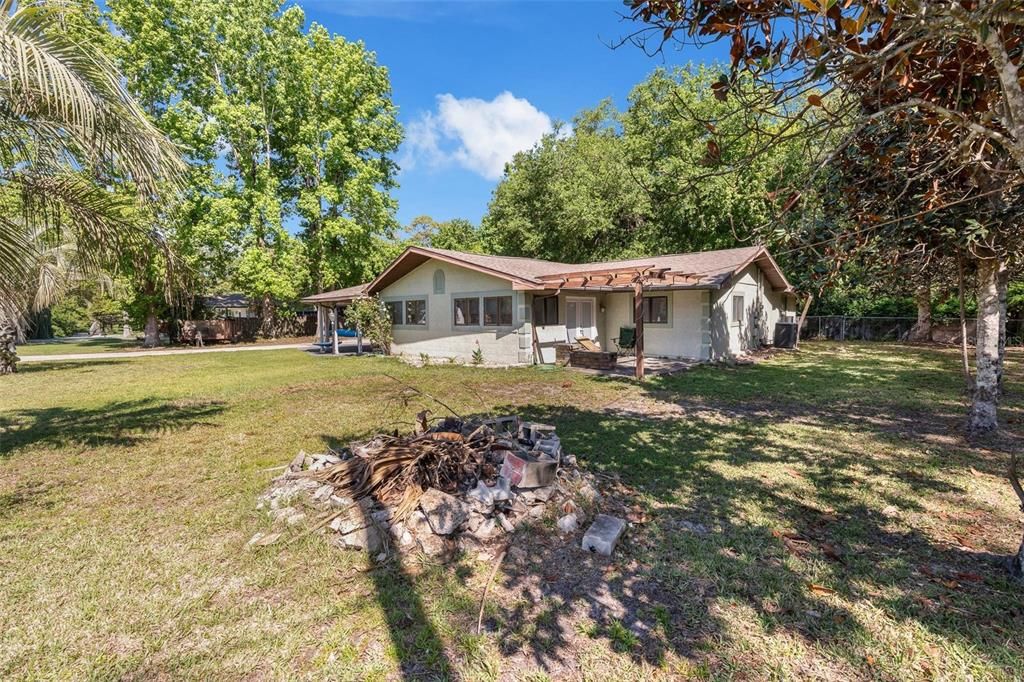 For Sale: $249,000 (3 beds, 1 baths, 2006 Square Feet)