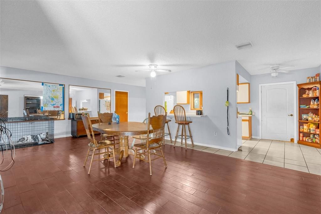 For Sale: $249,000 (3 beds, 1 baths, 2006 Square Feet)