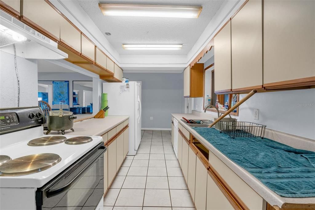 For Sale: $249,000 (3 beds, 1 baths, 2006 Square Feet)