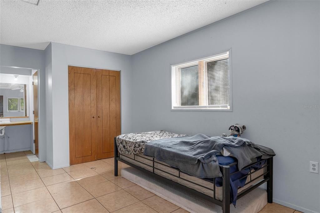For Sale: $249,000 (3 beds, 1 baths, 2006 Square Feet)