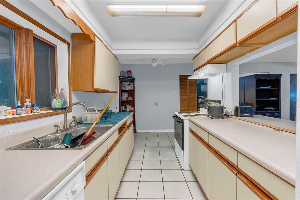 For Sale: $249,000 (3 beds, 1 baths, 2006 Square Feet)