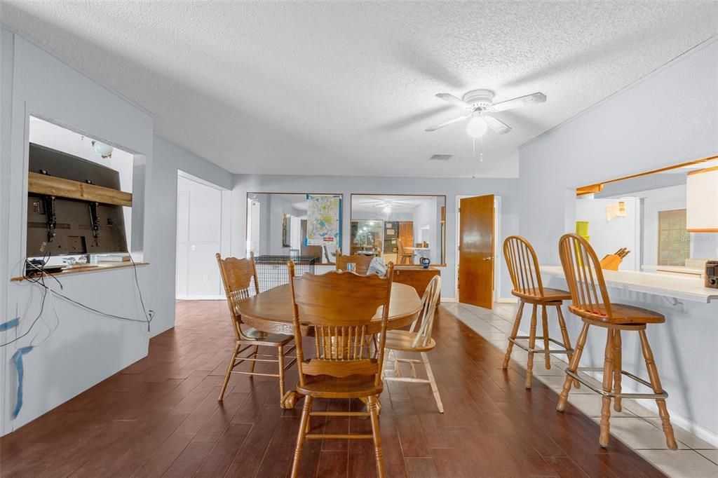 For Sale: $249,000 (3 beds, 1 baths, 2006 Square Feet)