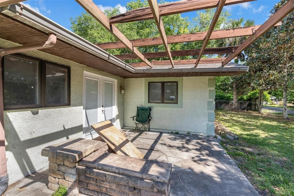 For Sale: $249,000 (3 beds, 1 baths, 2006 Square Feet)