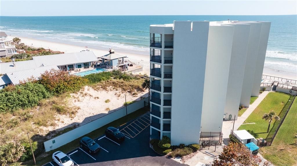 Active With Contract: $305,000 (1 beds, 1 baths, 768 Square Feet)