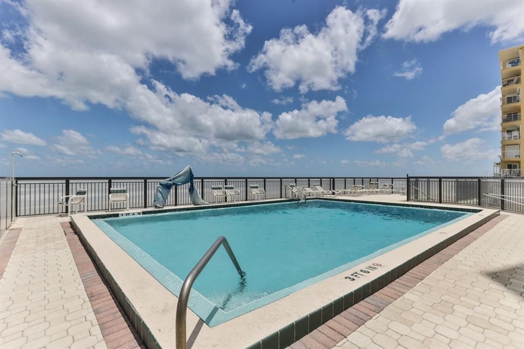 Active With Contract: $305,000 (1 beds, 1 baths, 768 Square Feet)