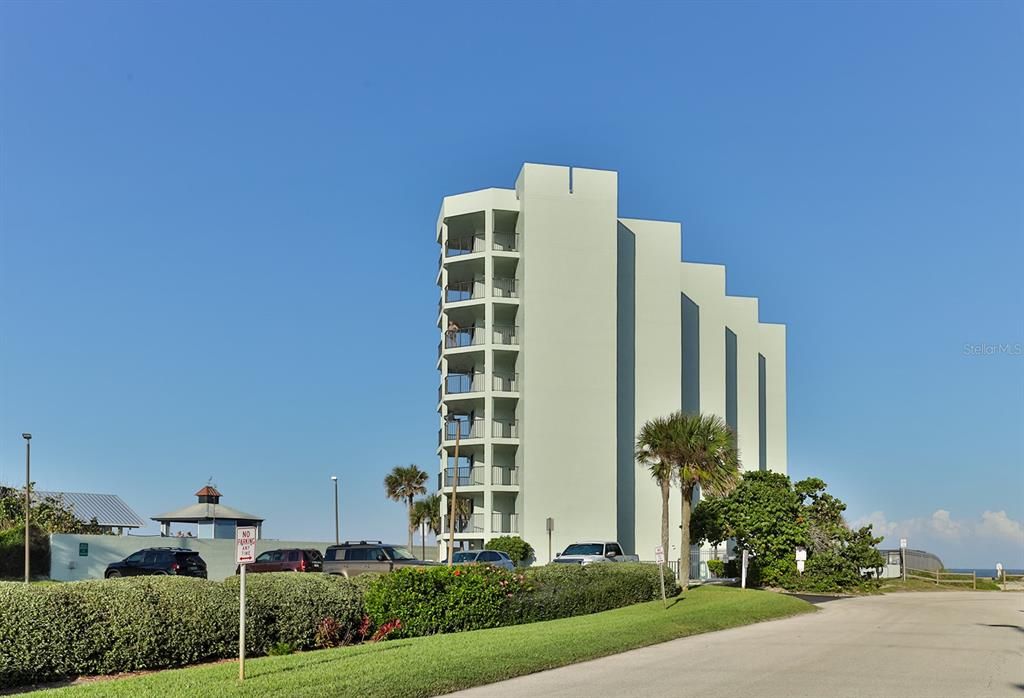 Active With Contract: $305,000 (1 beds, 1 baths, 768 Square Feet)