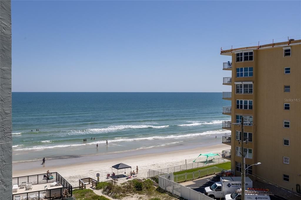 Active With Contract: $305,000 (1 beds, 1 baths, 768 Square Feet)