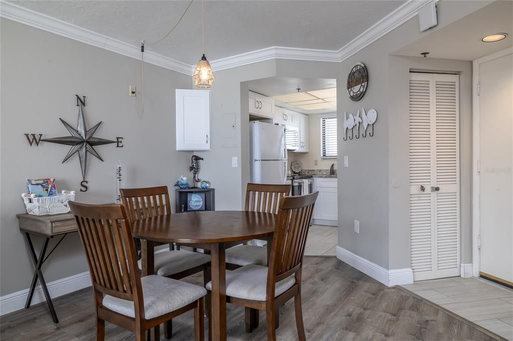 Active With Contract: $305,000 (1 beds, 1 baths, 768 Square Feet)