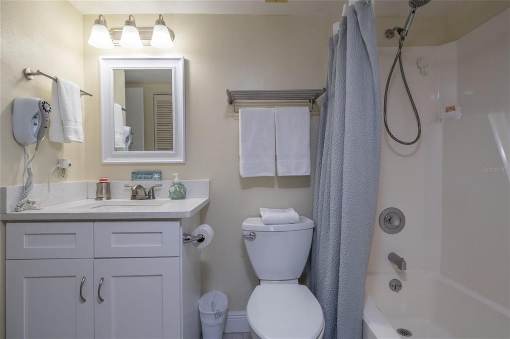 Active With Contract: $305,000 (1 beds, 1 baths, 768 Square Feet)