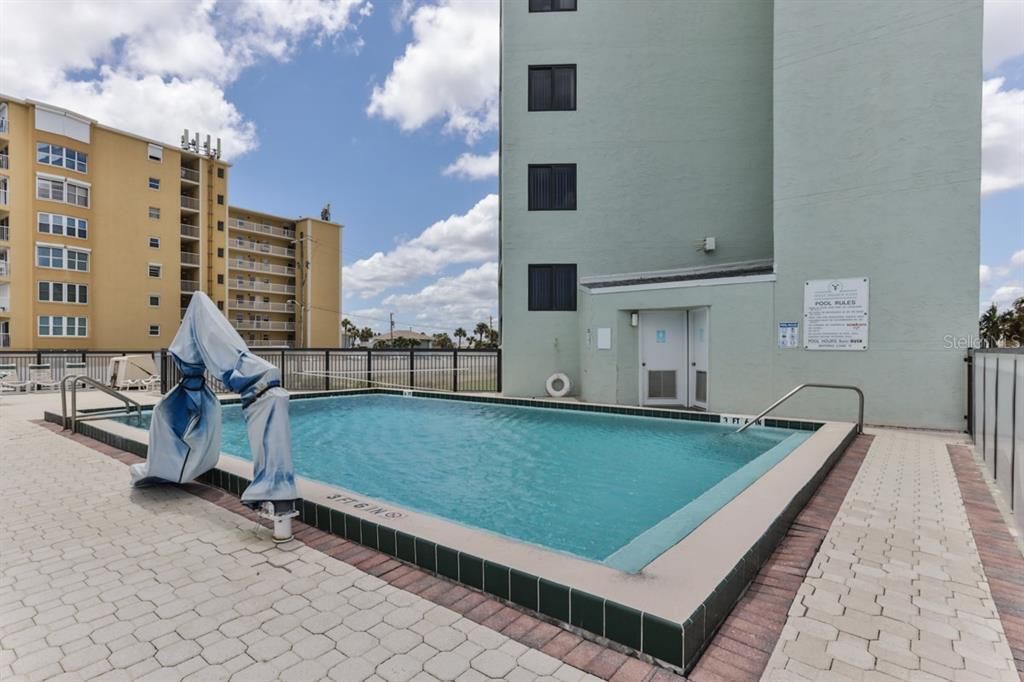 Active With Contract: $305,000 (1 beds, 1 baths, 768 Square Feet)
