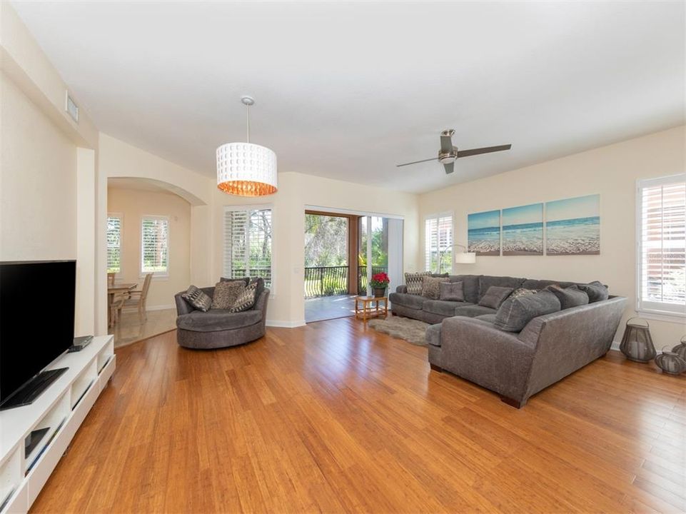 В аренду: $5,900 (3 спален, 3 ванн, 2039 Квадратных фут)