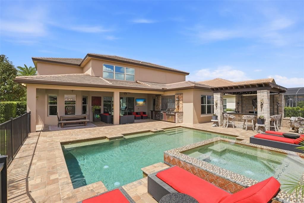 Activo con contrato: $1,595,000 (5 camas, 4 baños, 4294 Pies cuadrados)