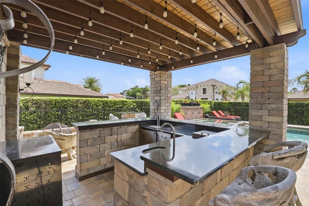 Activo con contrato: $1,595,000 (5 camas, 4 baños, 4294 Pies cuadrados)