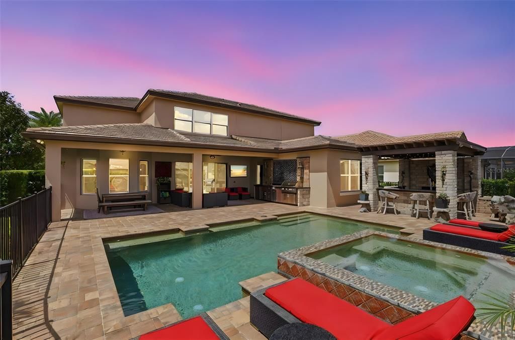 Activo con contrato: $1,595,000 (5 camas, 4 baños, 4294 Pies cuadrados)