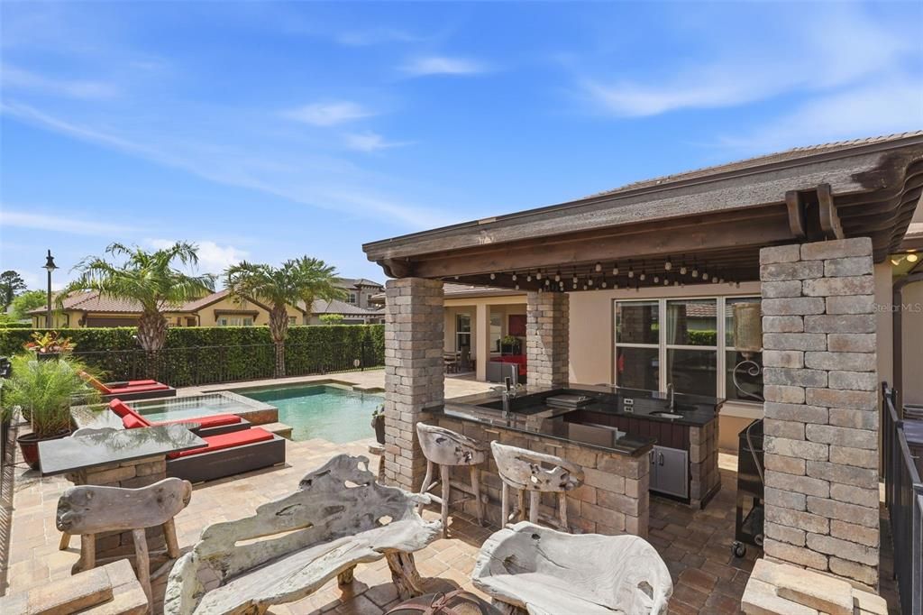 Activo con contrato: $1,595,000 (5 camas, 4 baños, 4294 Pies cuadrados)