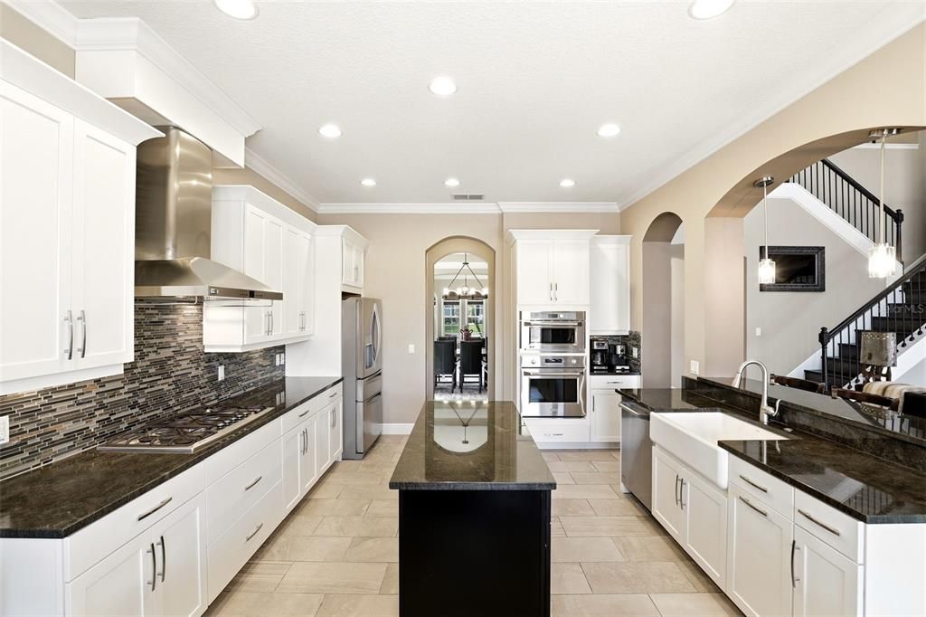 Activo con contrato: $1,595,000 (5 camas, 4 baños, 4294 Pies cuadrados)