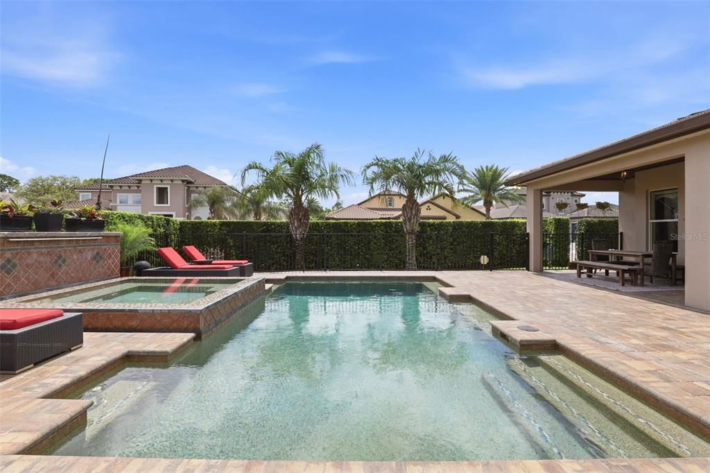 Activo con contrato: $1,595,000 (5 camas, 4 baños, 4294 Pies cuadrados)