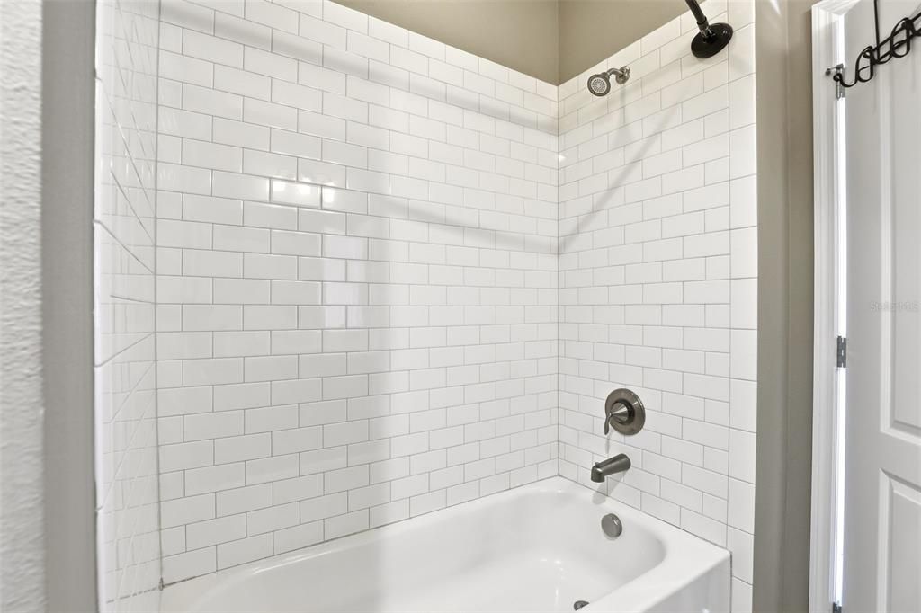 Activo con contrato: $1,595,000 (5 camas, 4 baños, 4294 Pies cuadrados)