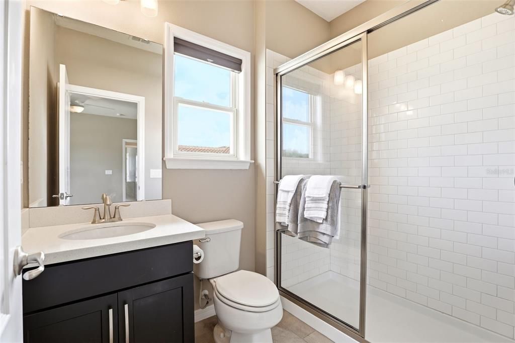 Activo con contrato: $1,595,000 (5 camas, 4 baños, 4294 Pies cuadrados)