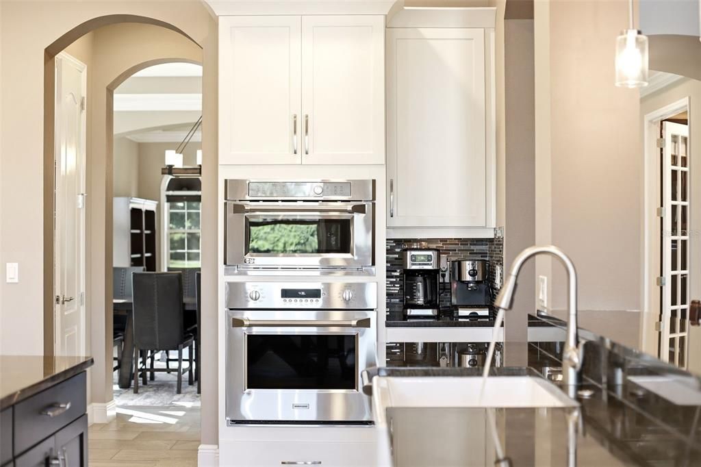 Activo con contrato: $1,595,000 (5 camas, 4 baños, 4294 Pies cuadrados)