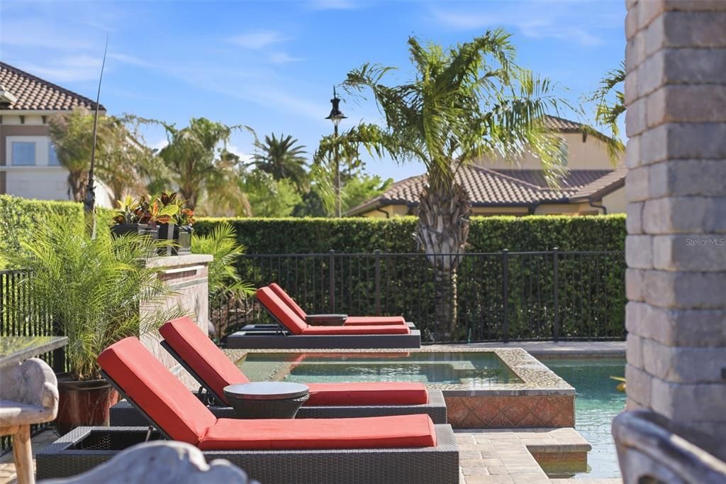 Activo con contrato: $1,595,000 (5 camas, 4 baños, 4294 Pies cuadrados)