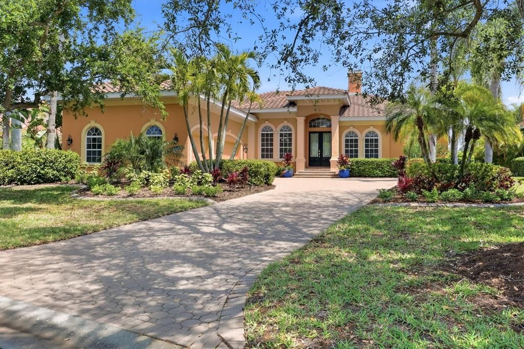 Activo con contrato: $1,690,000 (4 camas, 3 baños, 3414 Pies cuadrados)
