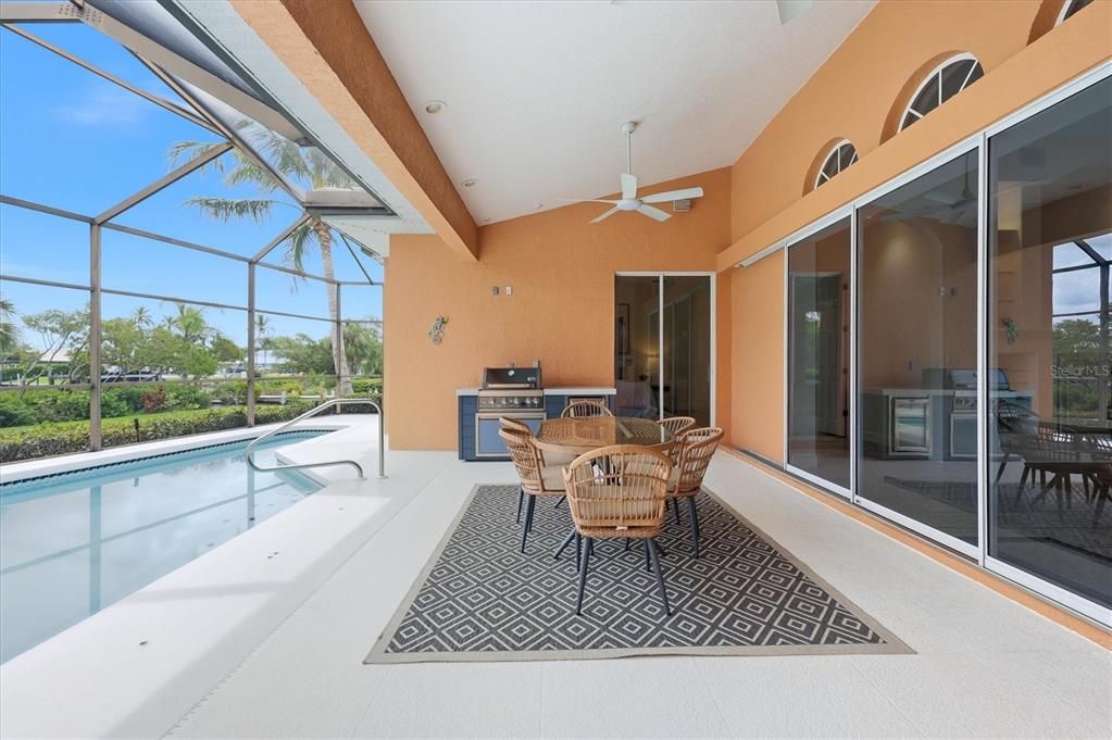 Activo con contrato: $1,690,000 (4 camas, 3 baños, 3414 Pies cuadrados)