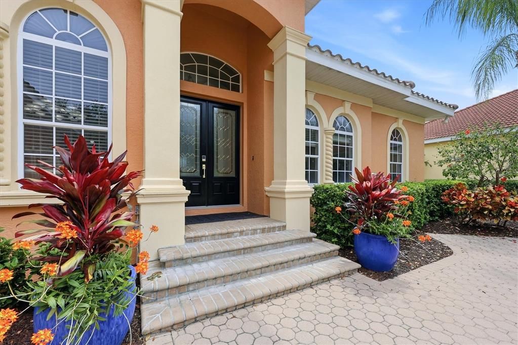 Activo con contrato: $1,690,000 (4 camas, 3 baños, 3414 Pies cuadrados)