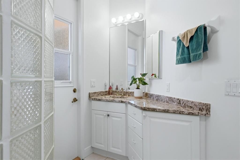 Activo con contrato: $1,690,000 (4 camas, 3 baños, 3414 Pies cuadrados)