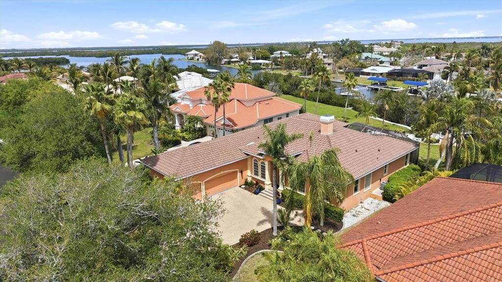 Activo con contrato: $1,690,000 (4 camas, 3 baños, 3414 Pies cuadrados)