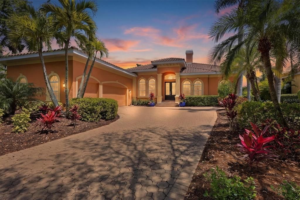 Activo con contrato: $1,690,000 (4 camas, 3 baños, 3414 Pies cuadrados)