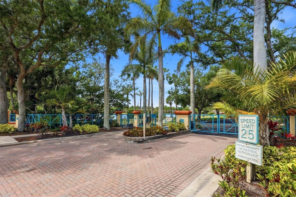 Activo con contrato: $1,690,000 (4 camas, 3 baños, 3414 Pies cuadrados)